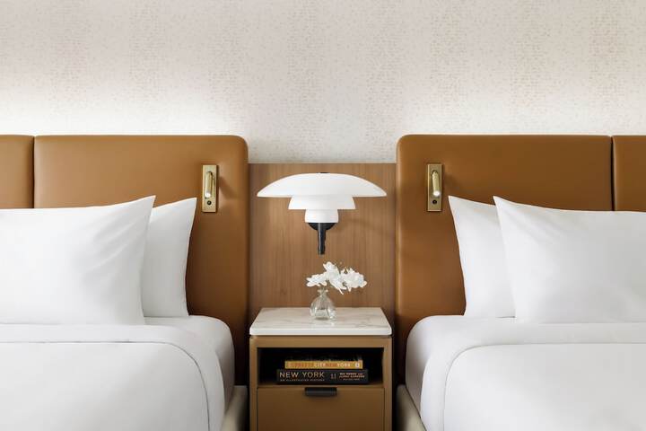 Room 10 of 16