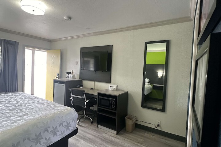Room 26 of 34