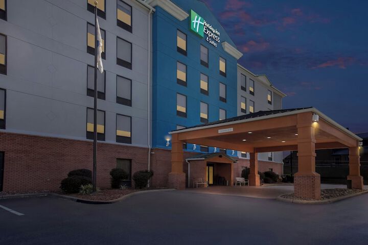 Holiday Inn Express Suites Charleston by IHG