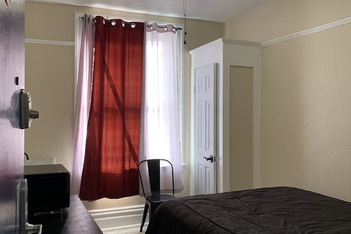 Room 28 of 38