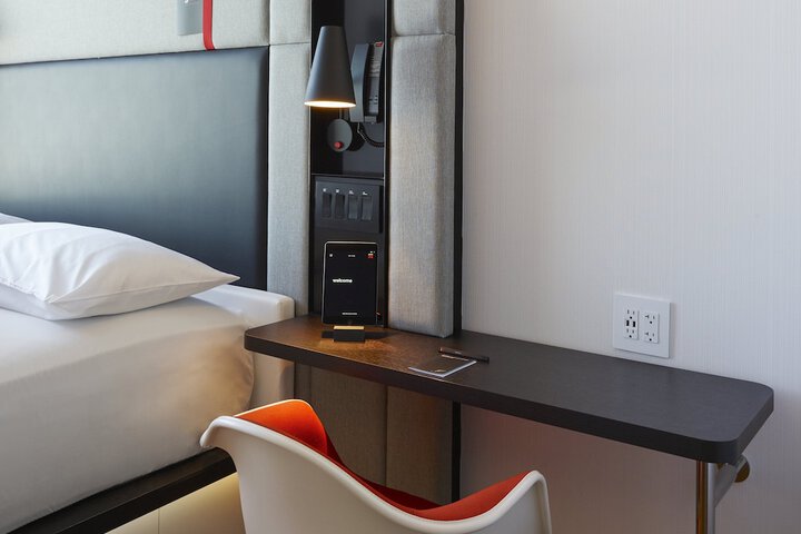 Room 18 of 32