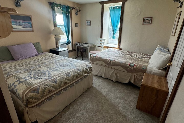 Room 44 of 75