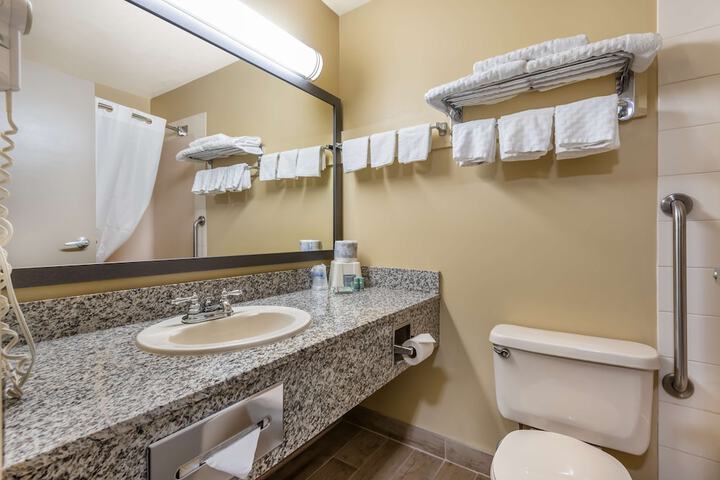Best Western Strathmore Inn