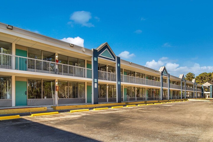 Hotel 6 of 58