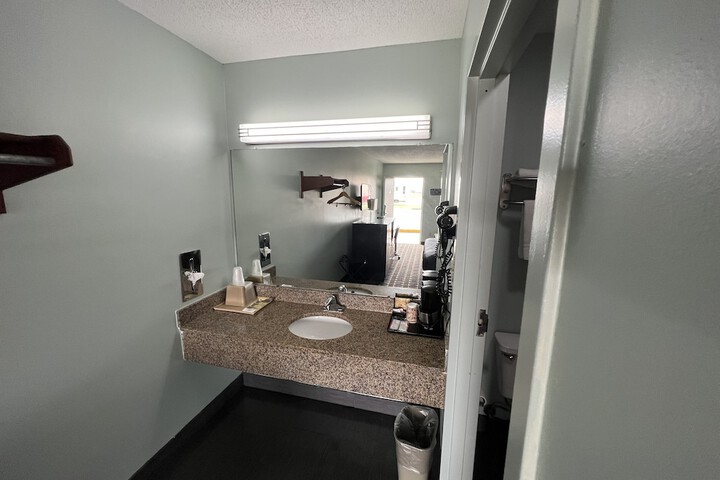 Room 33 of 41