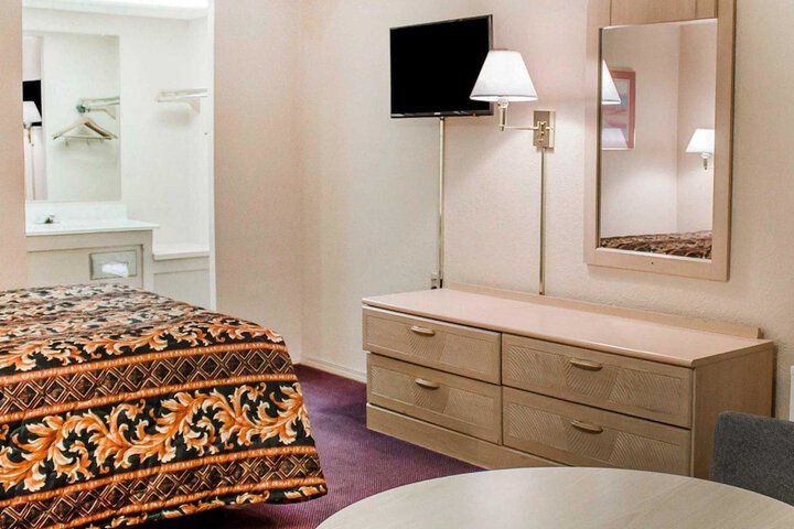 Room 25 of 36