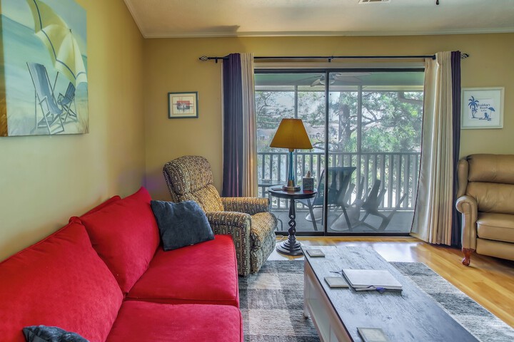 Little River Condo w / Community Pool & Hot Tub!