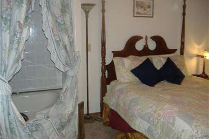 Sturbridge Country Inn