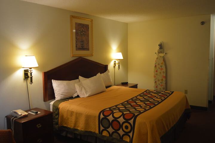 Room 37 of 74