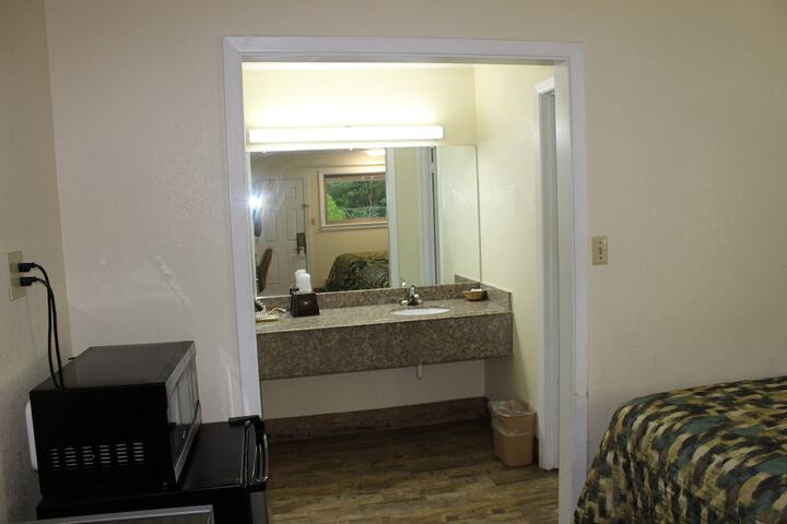 Room 32 of 34