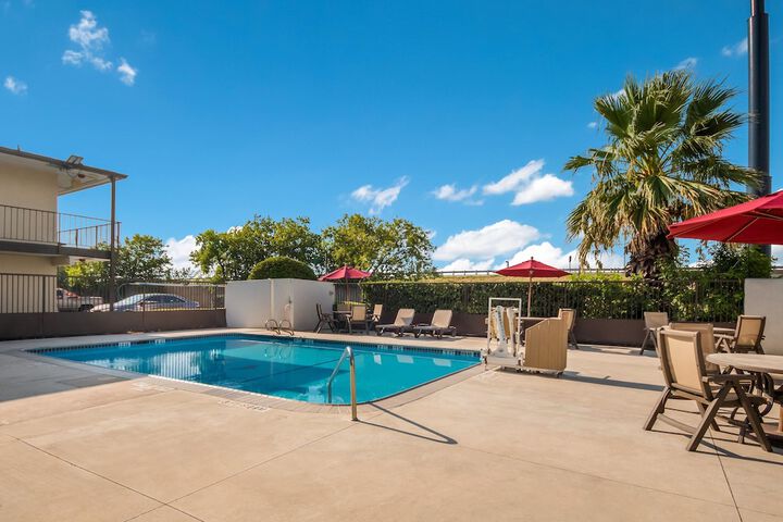 Pool 6 of 33