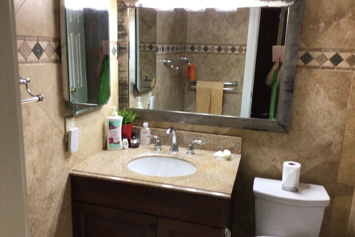 Comfortable Home in Richmond Hill