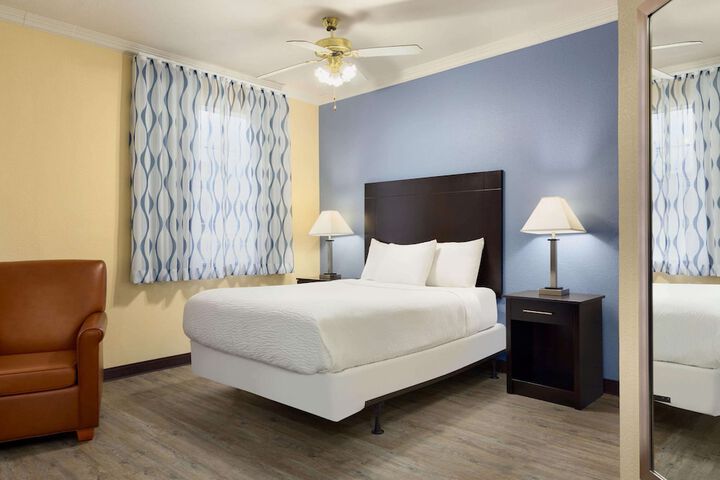 Room 25 of 68