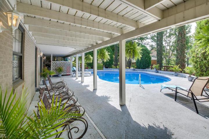 Private Pool: Lakefront Home in Hot Springs!