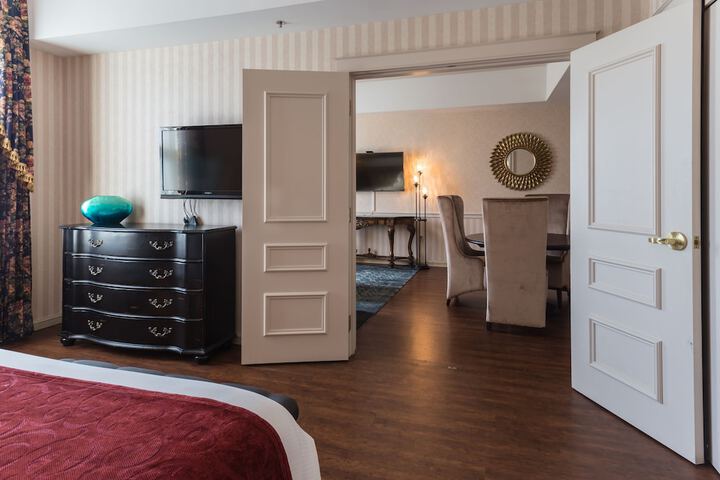 Room 32 of 40