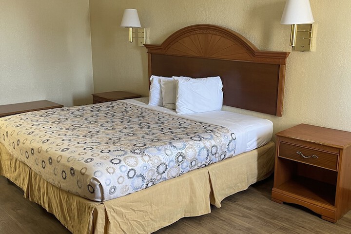 Room 70 of 91