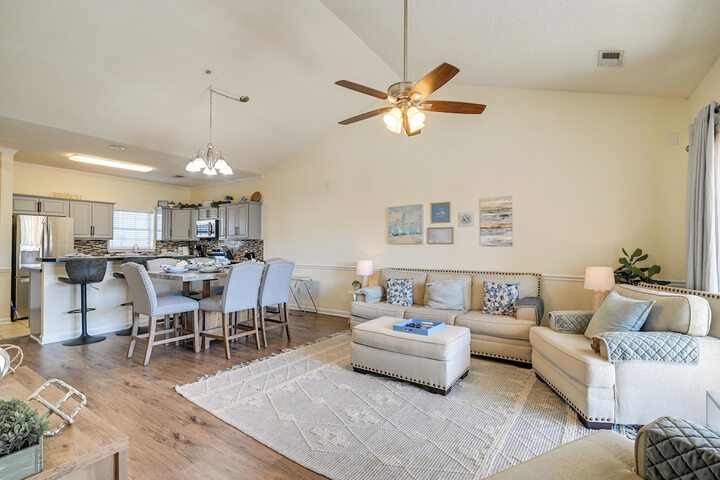 Myrtle Beach Condo w / Large Balcony & Pool Access