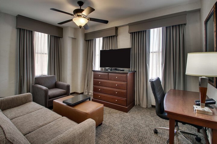 Room 42 of 168
