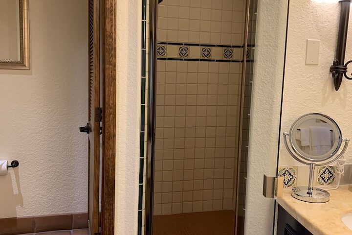 Room 43 of 172
