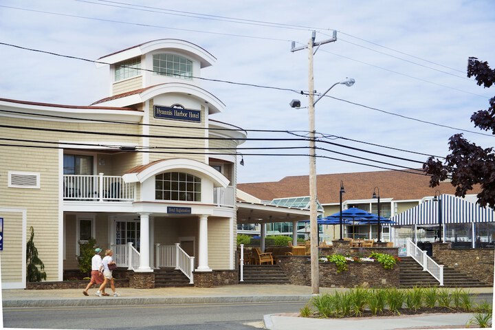 Hyannis Harbor Hotel
