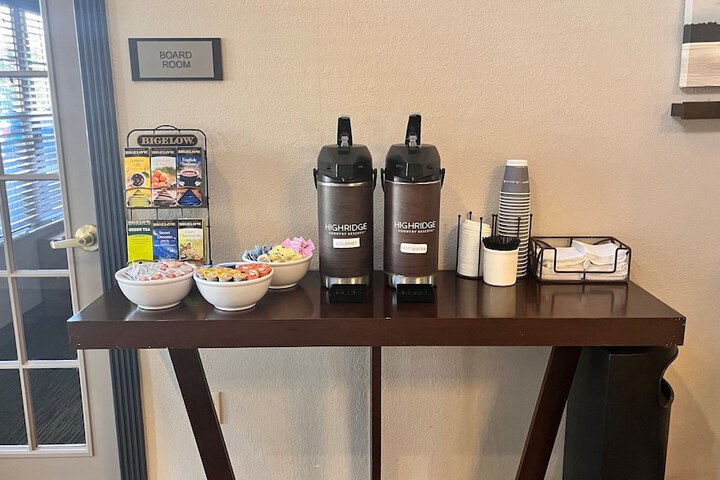 Breakfast/Coffee Service 29 of 32