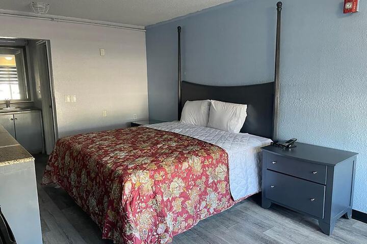 Room 3 of 10