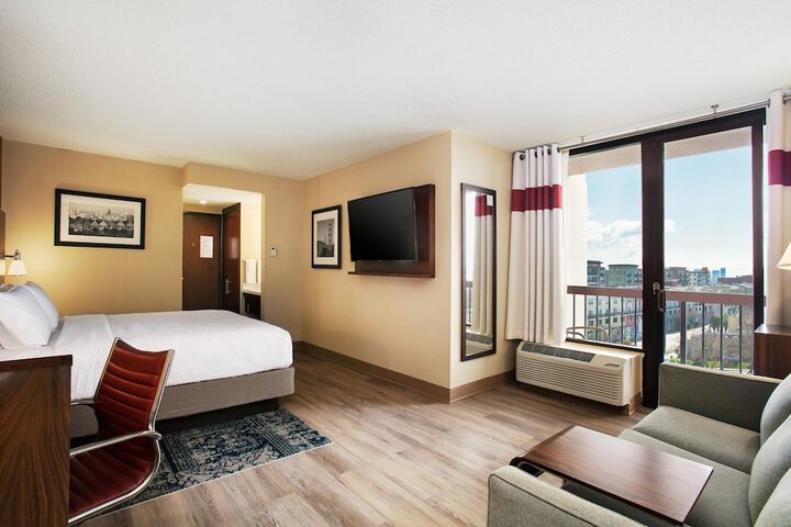 Room 12 of 40