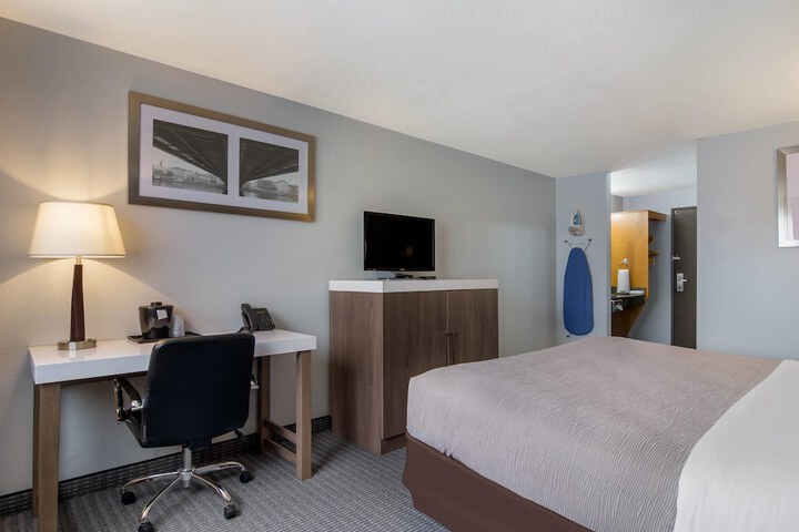 Quality Inn & Suites Silverdale Bangor - Keyport