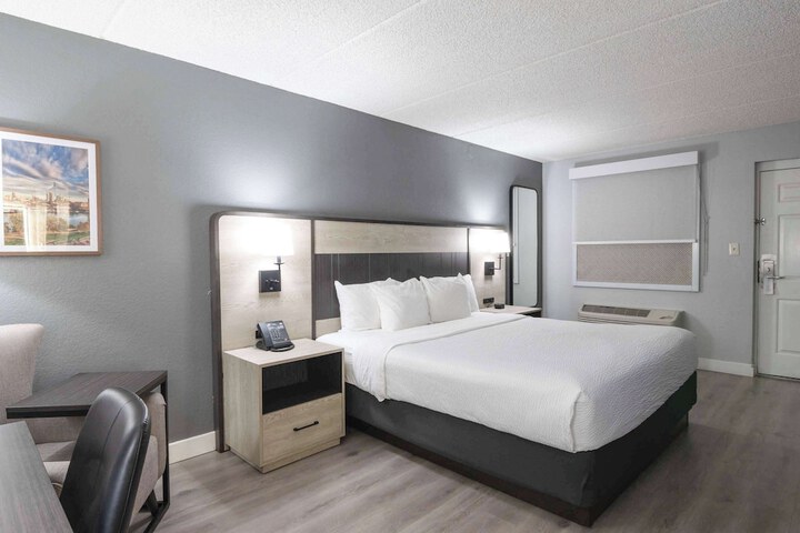 Room 26 of 46