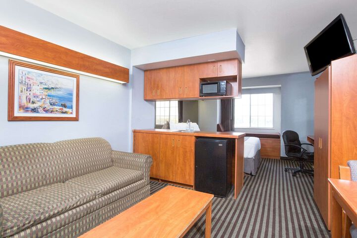 Microtel Inn & Suites by Wyndham Garland / Dallas