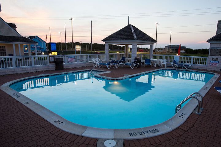 Pool 16 of 28