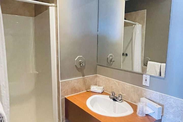 Falcon Motel Brossard