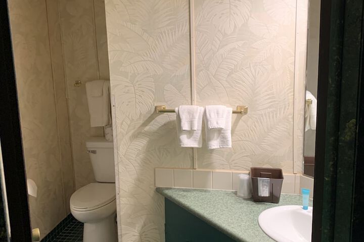 Room 300 of 334