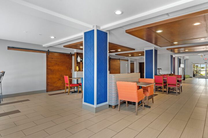 Breakfast/Coffee Service 114 of 125