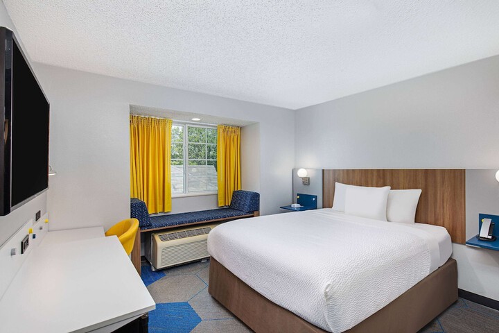 Room 10 of 26