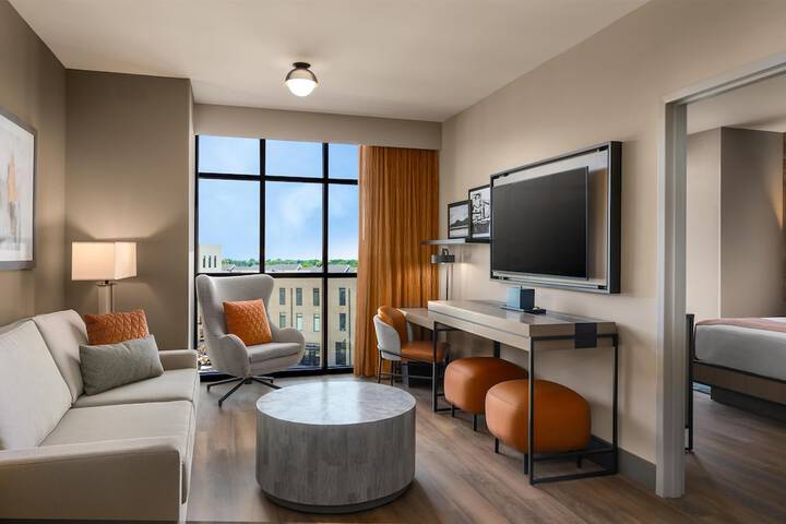 Hotel Avail Rogers Tapestry Collection by Hilton