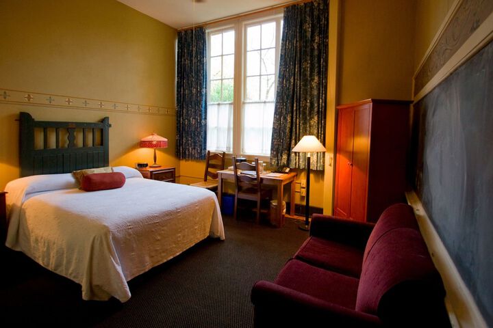 Room 26 of 74