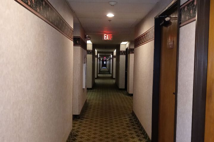 Ballroom/Hall 29 of 30