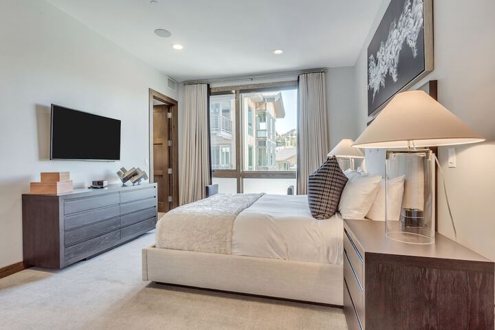 Room 200 of 306