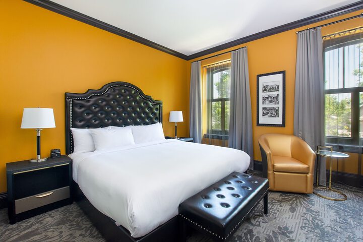 Room 33 of 52