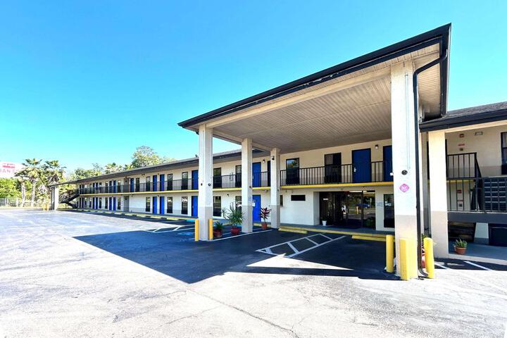 Travelodge by Wyndham Alachua