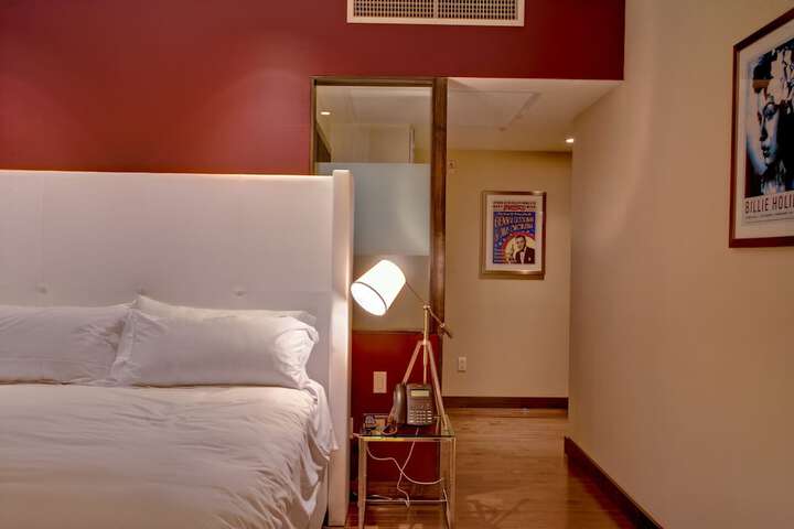 Room 15 of 33