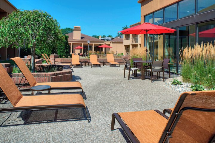 Courtyard by Marriott Detroit Warren