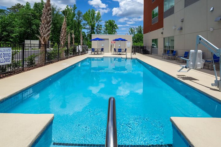 Holiday Inn Express & Suites Latta by IHG