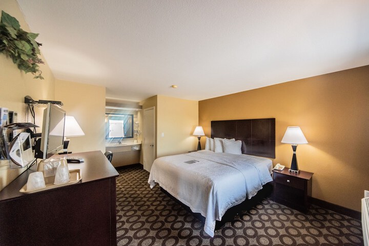 Relax Inn & Suites