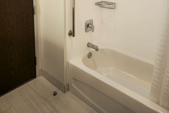 Room 16 of 48