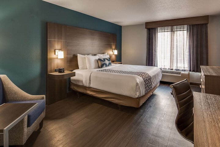 Room 10 of 32