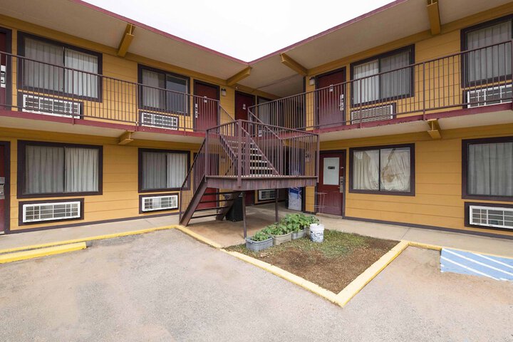 Hotel 4 of 43