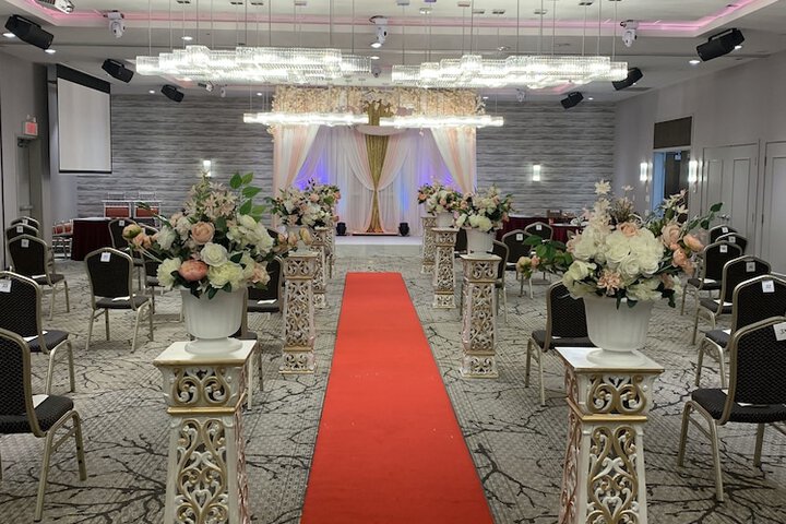 Ballroom/Hall 32 of 33