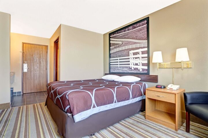 Room 6 of 19